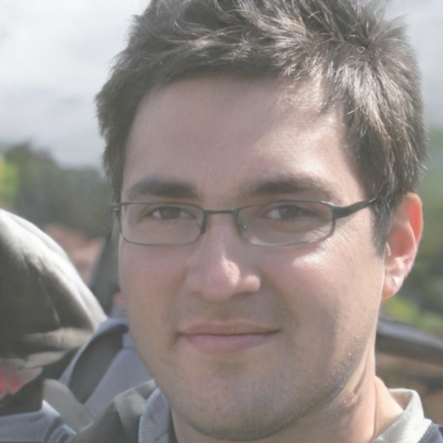 Carlos Mendoza, graduado del programa de finanzas personales